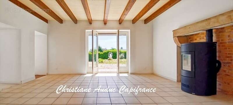 5 minutes de Génelard, au calme, maison en pierre, de plain-pied, rénovée en 2025, de 118.50 m², 135 m² de grenier aménageable,  - photo 10