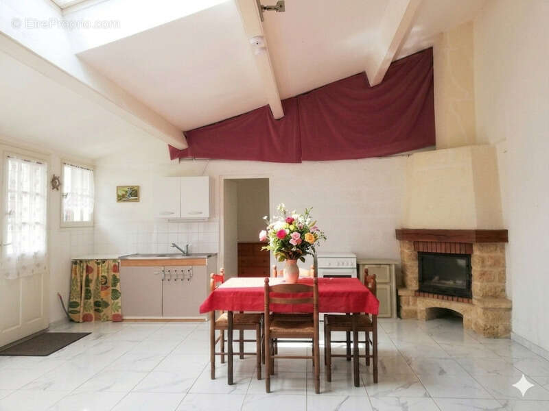 Maison à FONTCOUVERTE