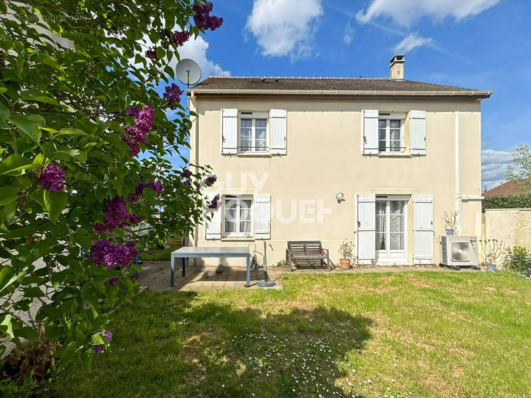 Maison à FONTENAY-TRESIGNY