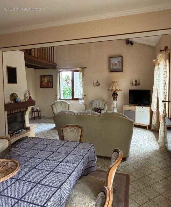 Maison à RUELLE-SUR-TOUVRE