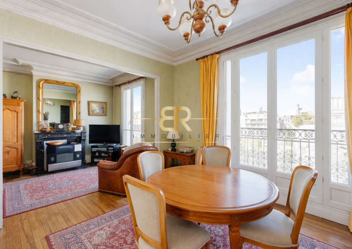 Appartement à PARIS-14E