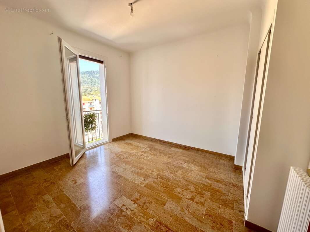 AJACCIO St Jean - T4 80m2 avec terrasse, vue dégagée, grenier et parking privé - 290000 € - - photo 4