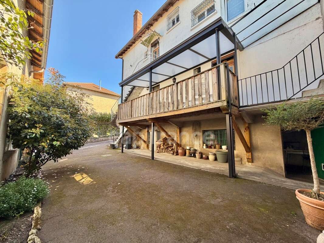 Ensemble immobilier : maison + appartement independant + garage de 135m2 + dependances et terrain clos – rare sur le secteur - photo 4
