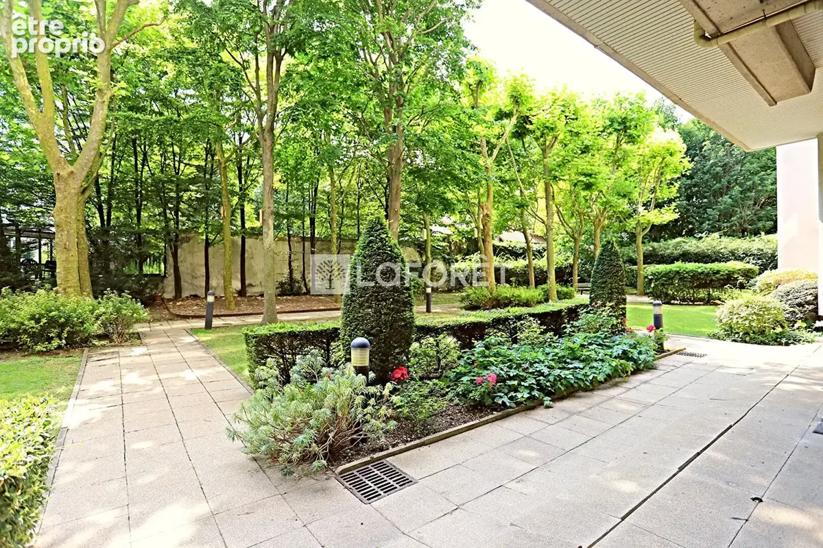 Appartement Paris 1 pièce(s) 29m² avec emplacement de parking et cave - photo 3