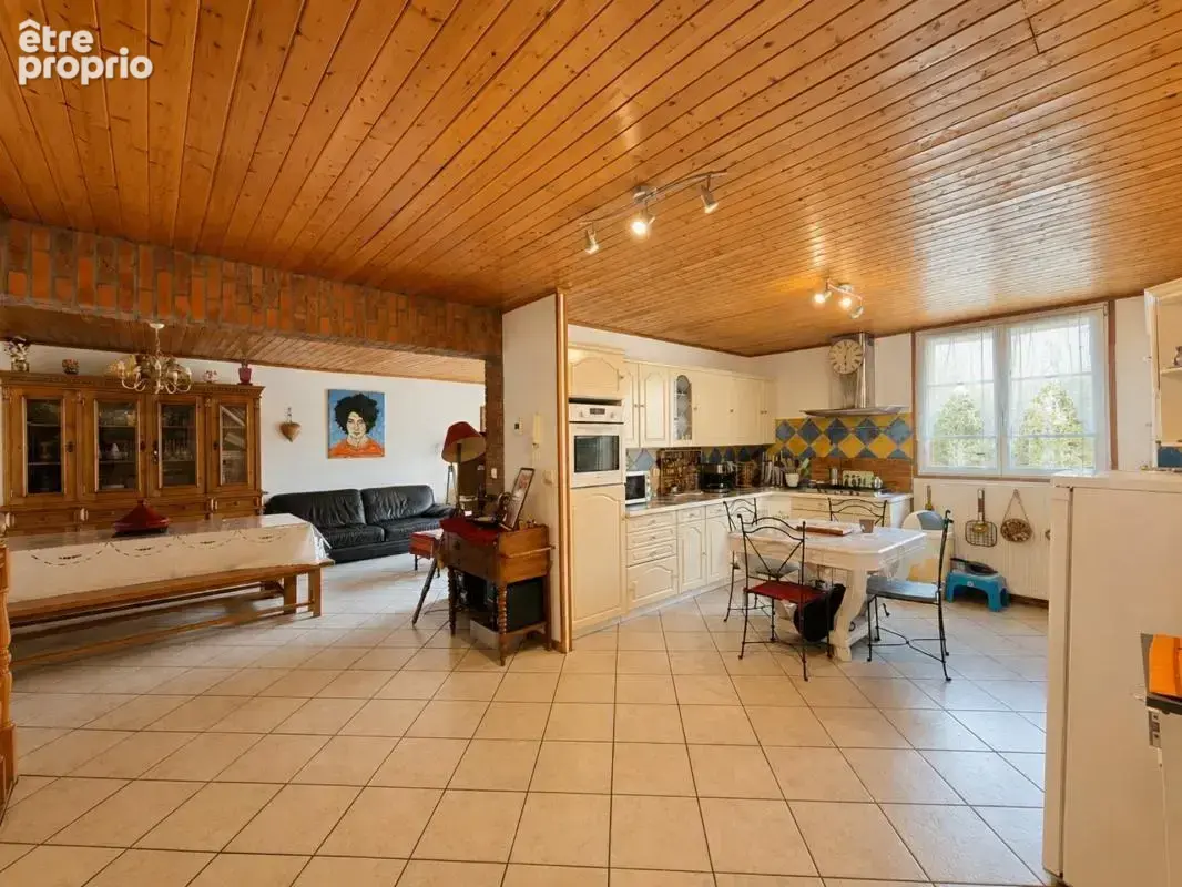 Maison de bourg avec terrasse et vue dégagée – Beaumont (63110) - photo 4