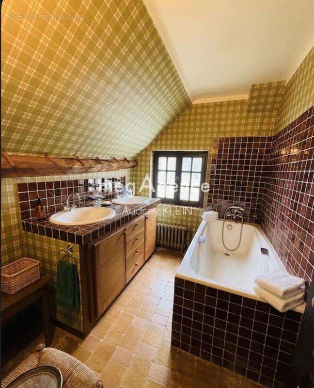 Coup de cœur à Gron : 5 chambres, beaux volumes et jardin spacieux- La totalité du terrain est constructible - photo 8