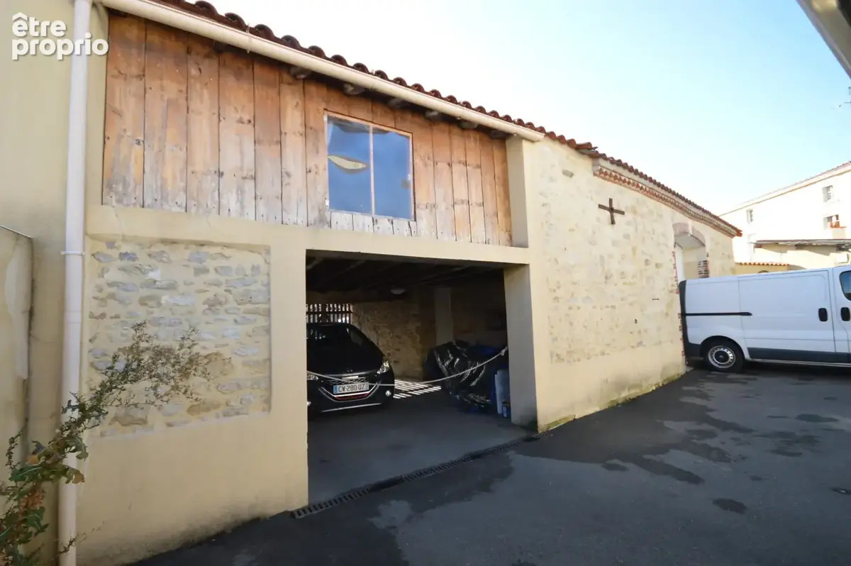 En centre ville de CHANTONNAY - Maison de caractère avec 5 chambres - photo 20