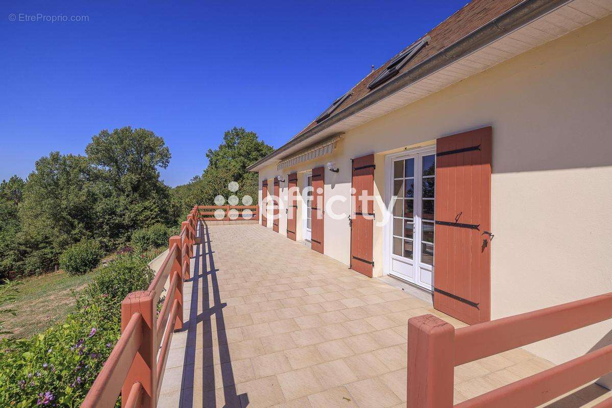 Maison 162 m² à Montpon-Menesterol  - photo 8