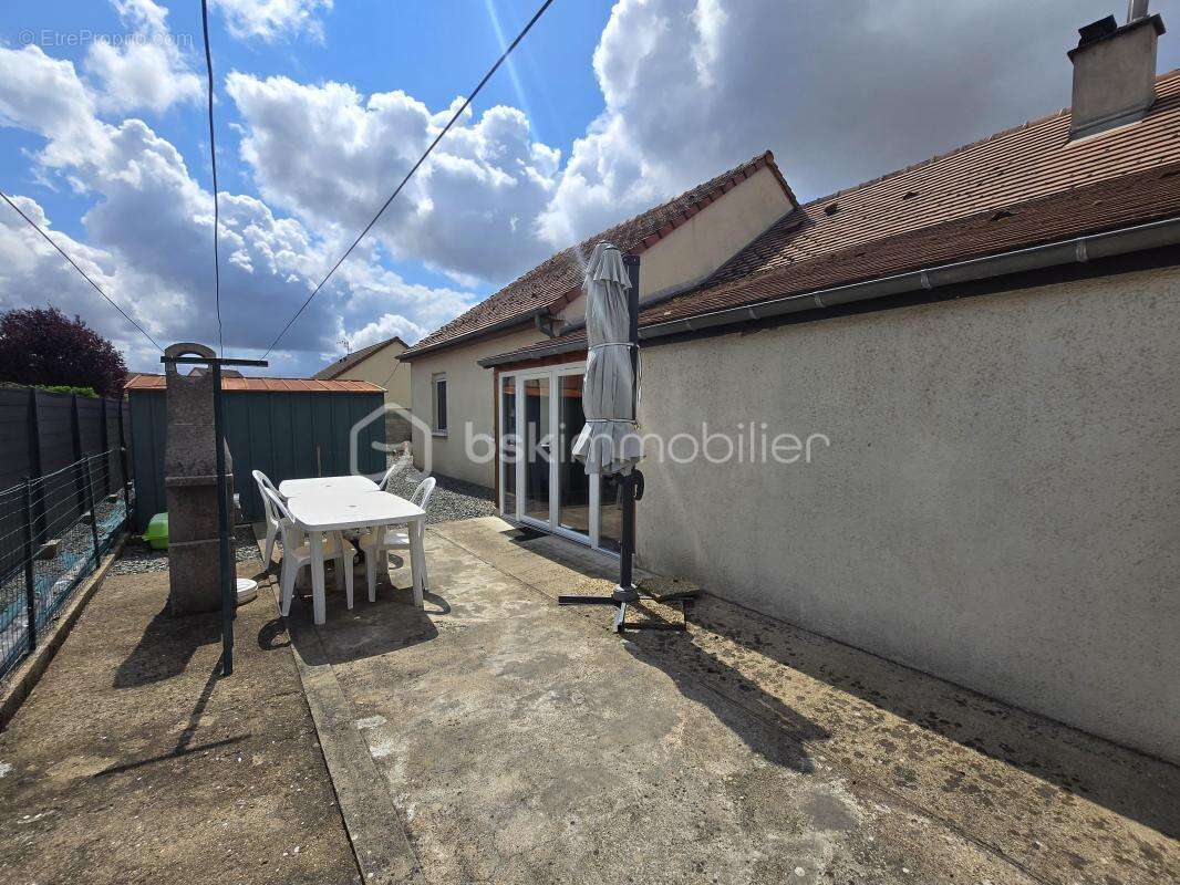 Maison à CERCY-LA-TOUR