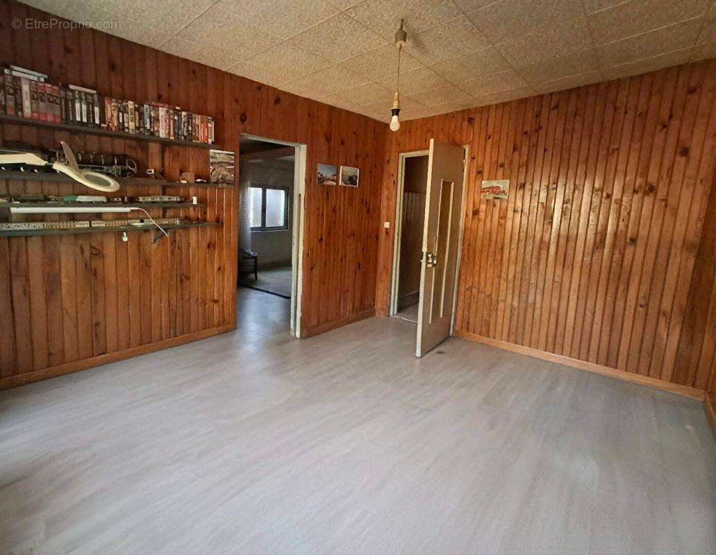 Maison de 90 m² habitables + 64 m² de combles isolés et plaqués à aménager selon vos envies - 3 chambres - Garage - Terrain de 1 - photo 10