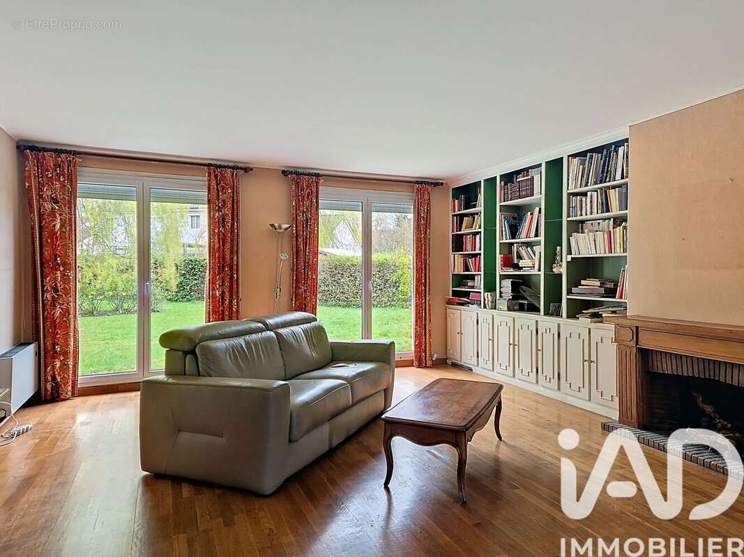 Photo 3 - Maison à LE MESNIL-SAINT-DENIS