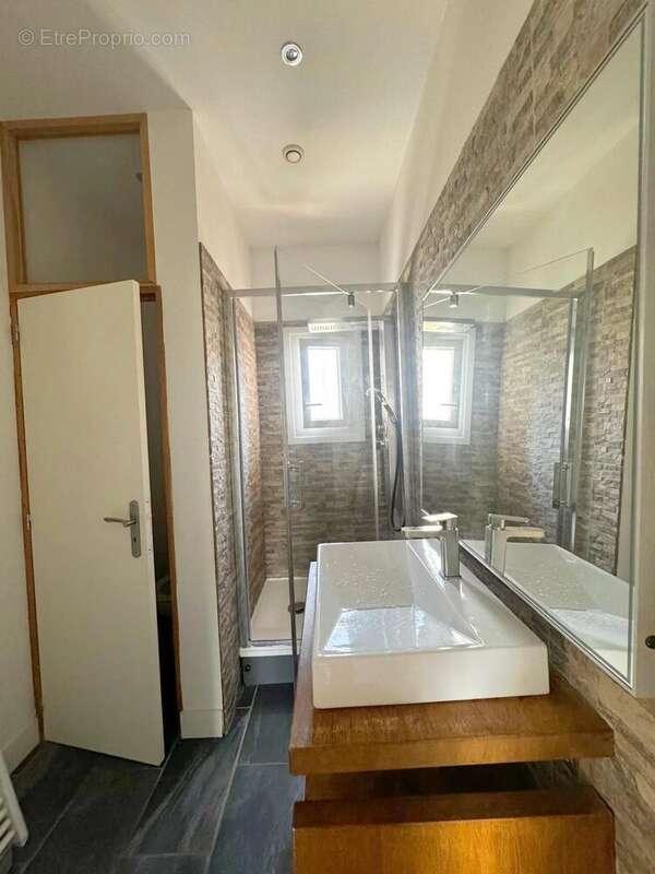 La Seyne haut de villa + parking - photo 6