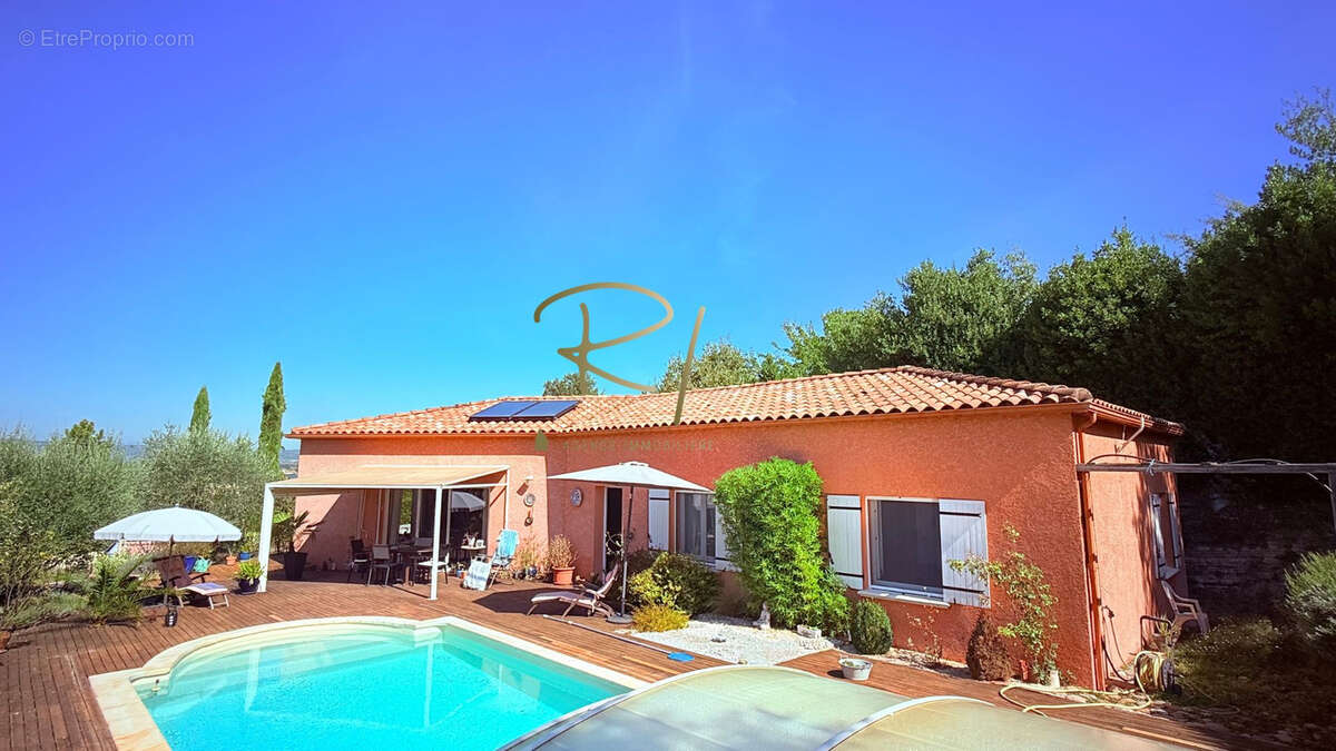 Maison à SAINT-JEAN-DE-MARUEJOLS-ET-AVEJAN