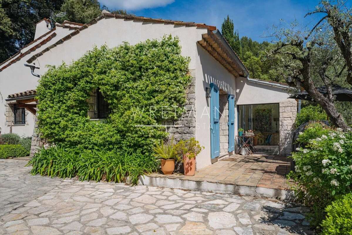 Maison à VALBONNE
