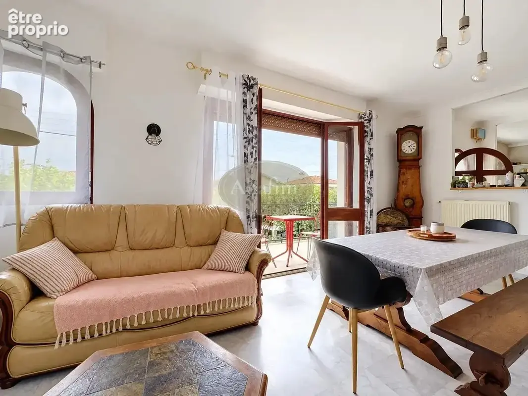 Appartement 102 m² quatre chambres garage et jardin. - photo 17