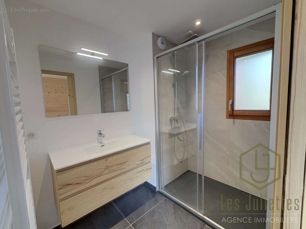 Appartement à ESSERT-ROMAND