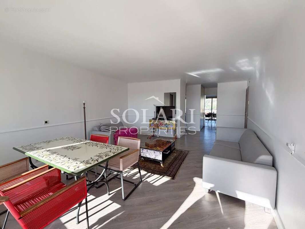 Appartement à MANDELIEU-LA-NAPOULE