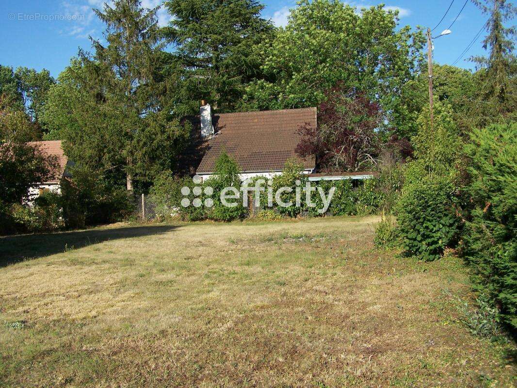 Terrain à SAINT-PIAT