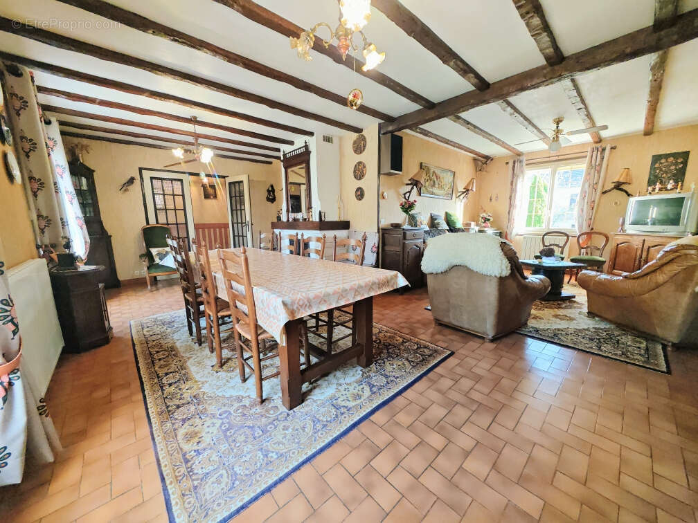 Maison à FONTAINE-LE-PIN