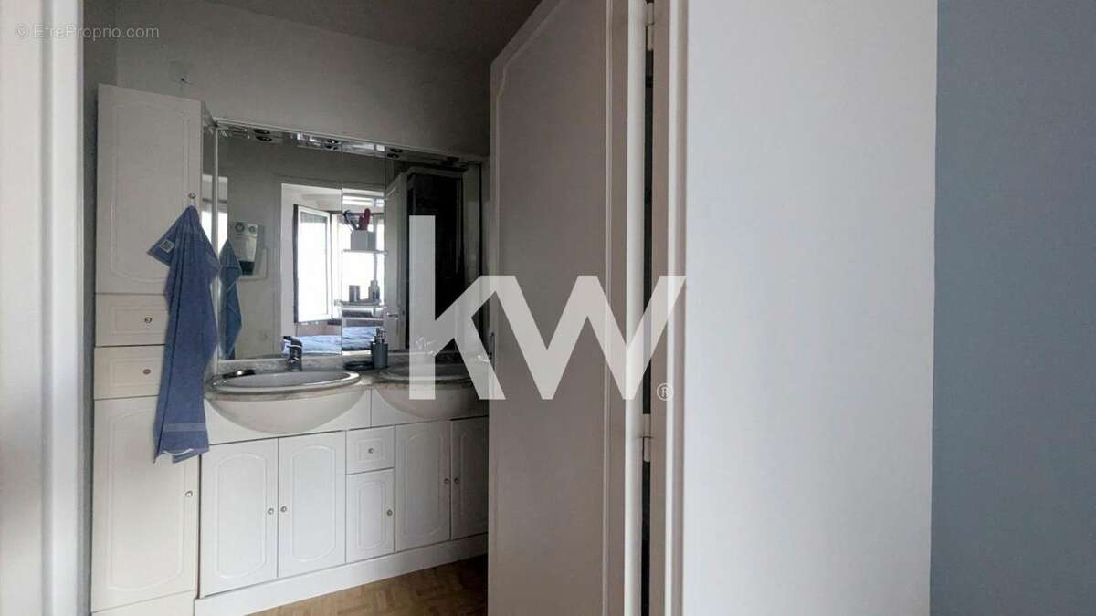 Appartement à COURBEVOIE