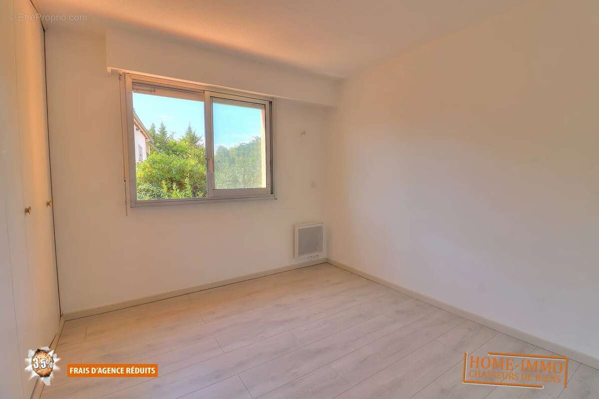 Appartement à SAINT-LAURENT-DU-VAR