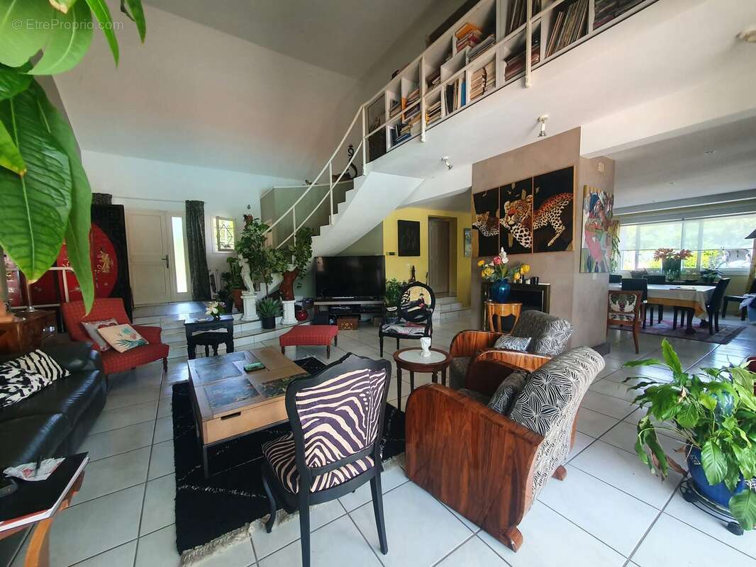 Maison 264 m² à Saint-Doulchard  - photo 18