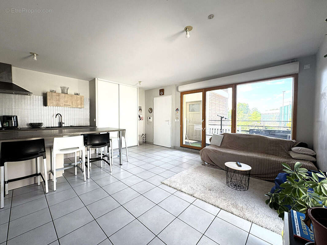 LONGVIC  : T3 récent 64 m2 + terrasse - photo 4