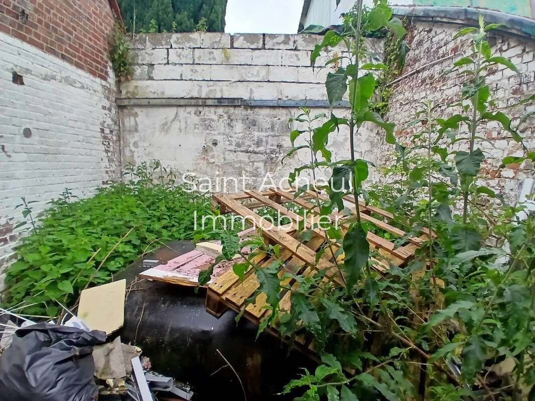 Flixecourt / Maison à rénover avec Cour - photo 4