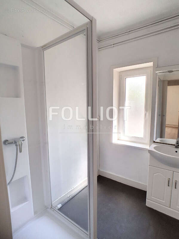 Appartement à VILLEDIEU-LES-POELES