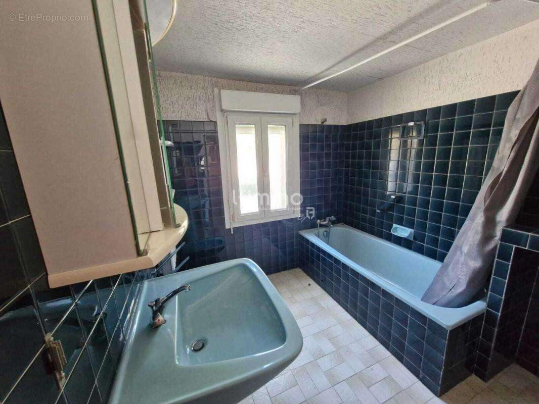 Maison à VILLENEUVE-LA-COMPTAL