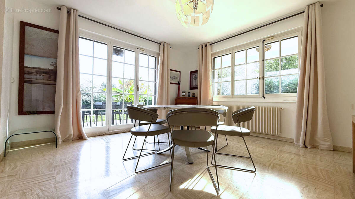 Maison à PREVESSIN-MOENS