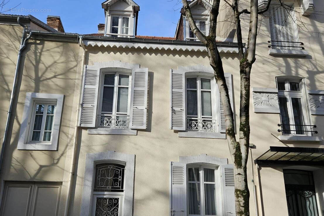 Maison bourgeoise avec cour intérieure - quartier prisé - photo 2