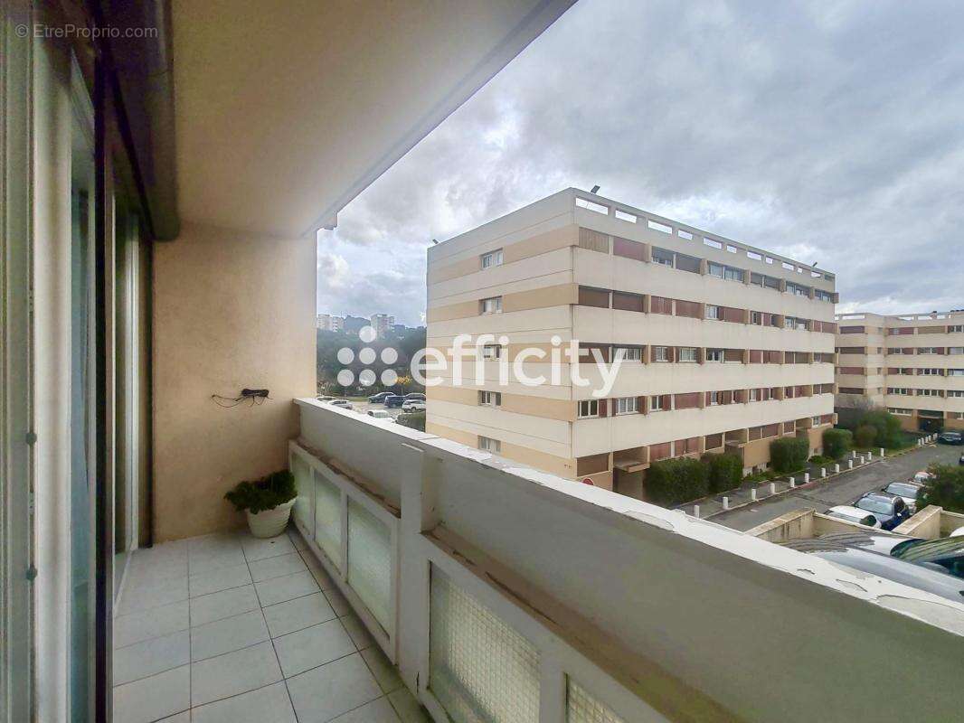 Appartement à MARSEILLE-15E