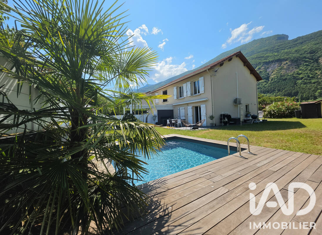 Maison 101 m² à Vif  - photo 1