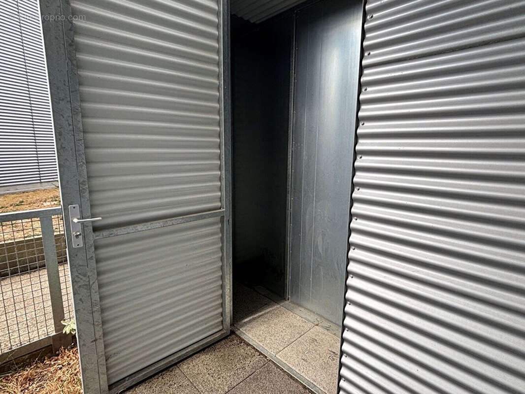 2 pièces - à vendre - Arsenal-Redon - terrasse - parking - récent - photo 7