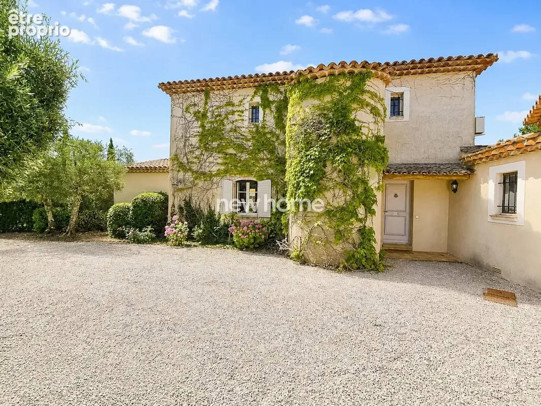 Lorgues – Propriété de charme avec vue panoramique, piscine et jardin d’exception - photo 11