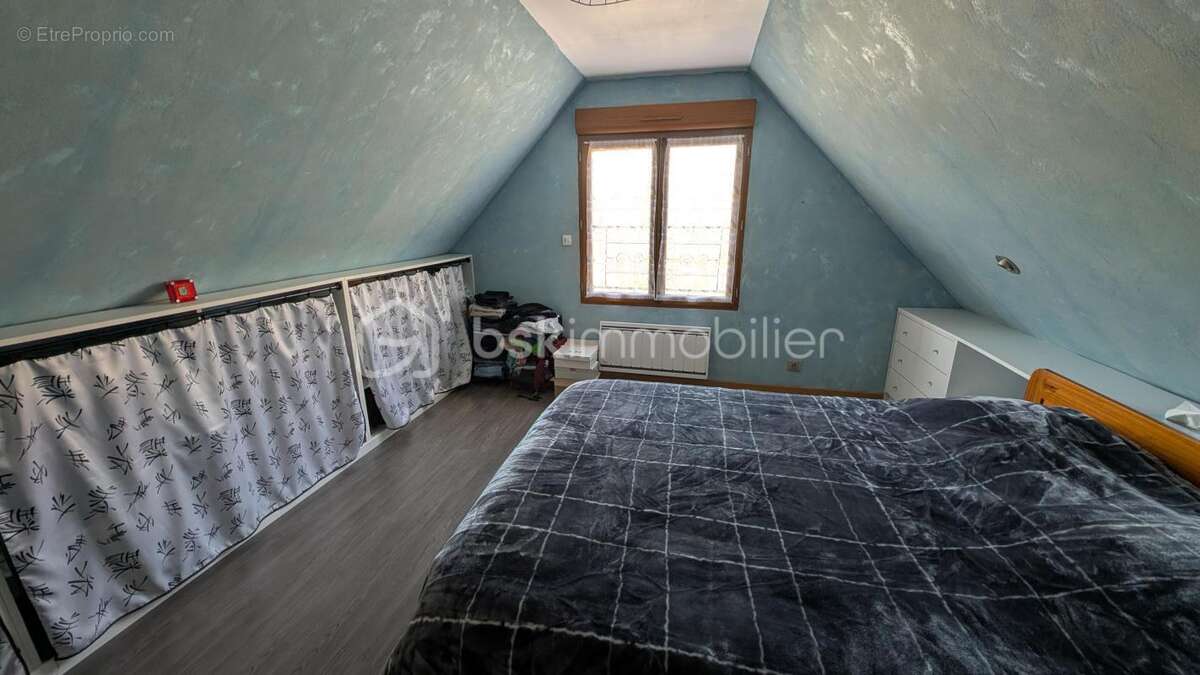  Grande maison traditionnelle avec terrain arboré, sous sol et garage - photo 13