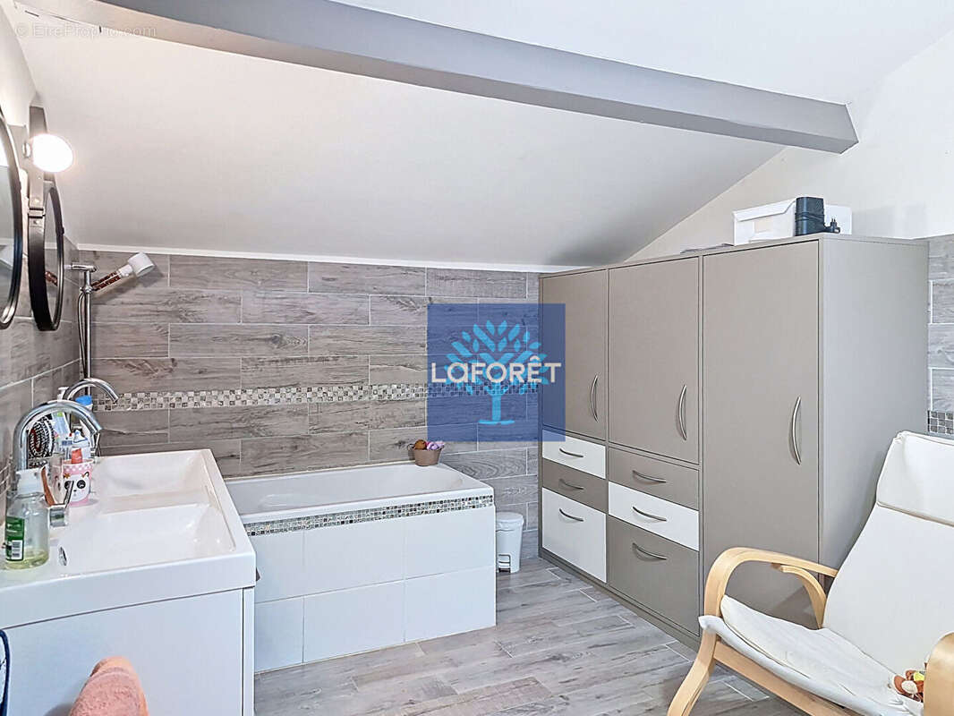 Maison à SAINT-GENIS-LAVAL