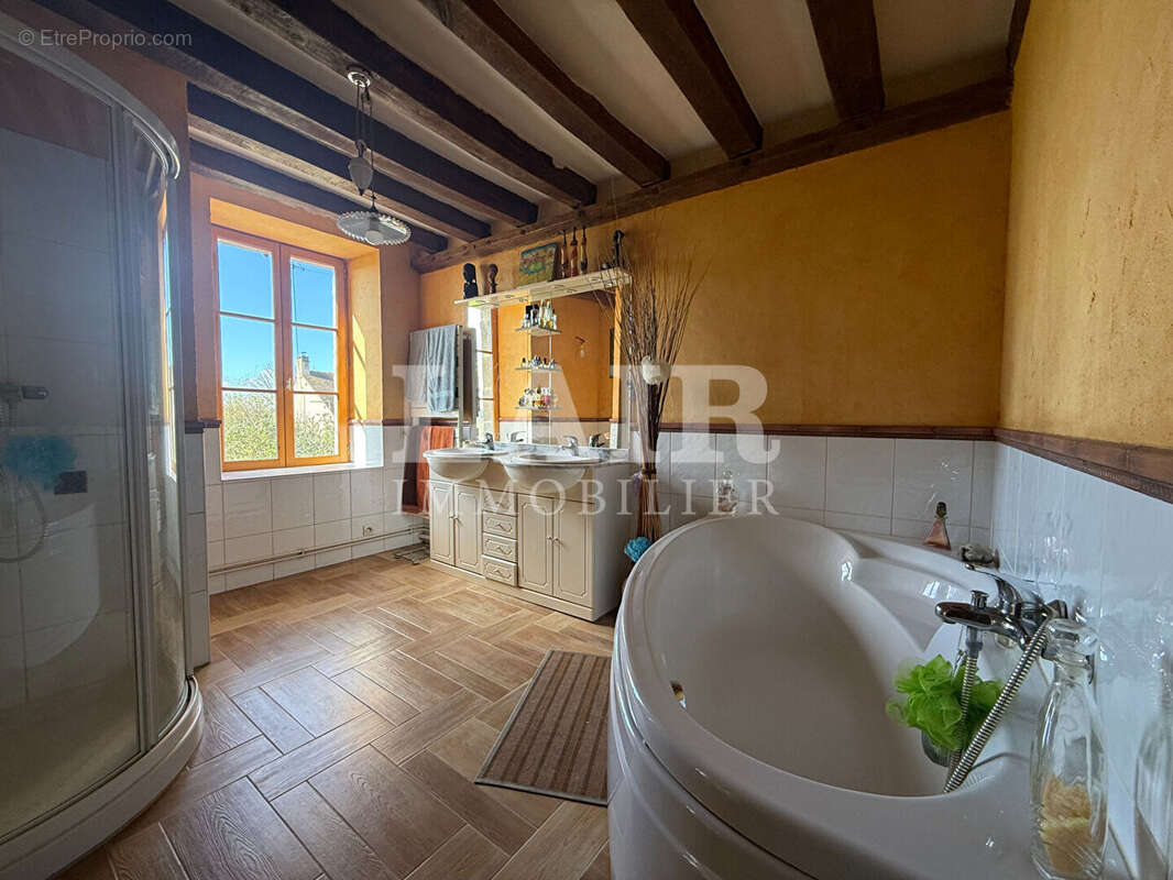 Maison à FRESNAY-SUR-SARTHE