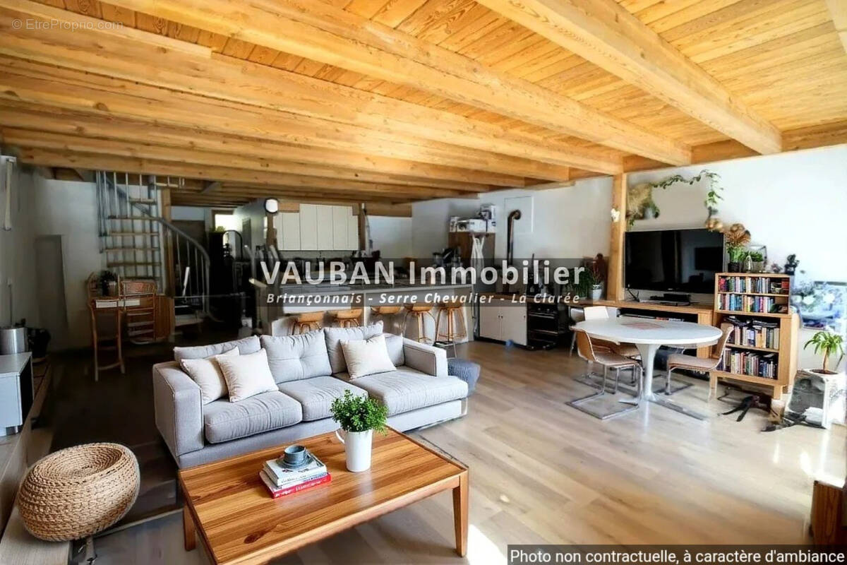 Appartement à SAINT-MARTIN-DE-QUEYRIERES