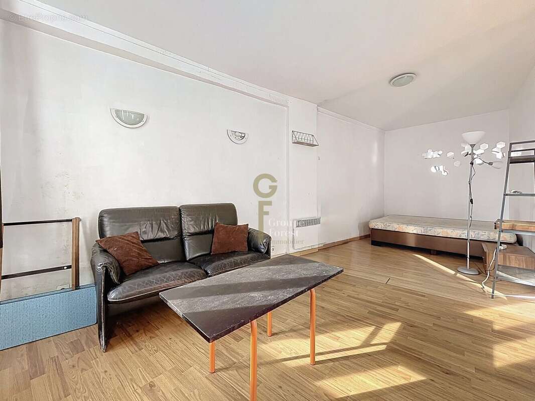 Studio du 1er étage  - Commerce à ROUBAIX