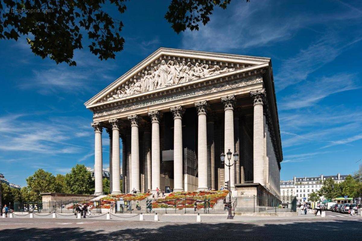 Commerce à PARIS-8E