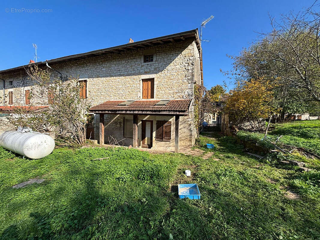 Maison à HAUTECOURT-ROMANECHE