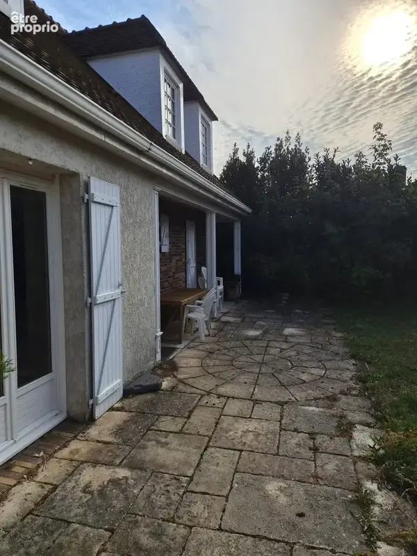 Maison dans quartier résidentiel  avec corps de ferme à rénover - photo 2