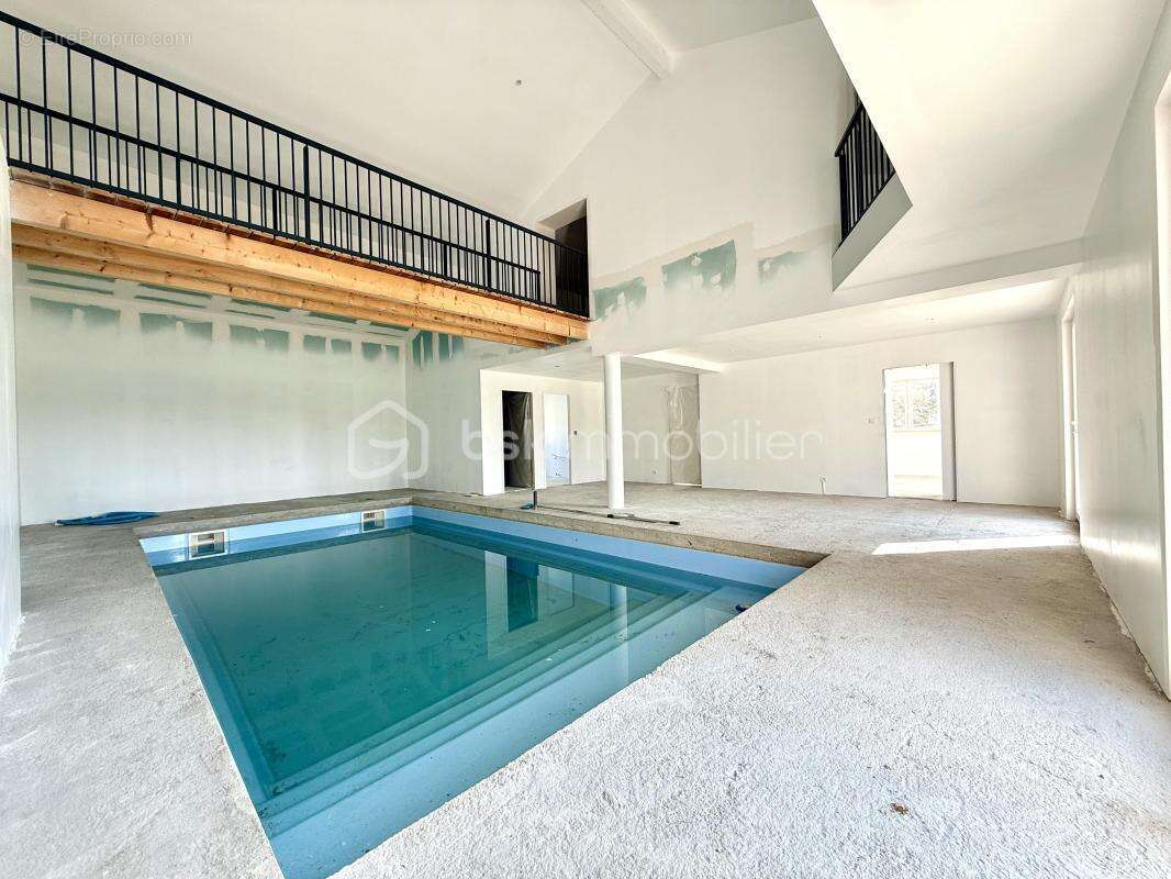 RARE – Propriété 363 m² – 10 chambres – Piscine intérieure – Idéal gîte - photo 3
