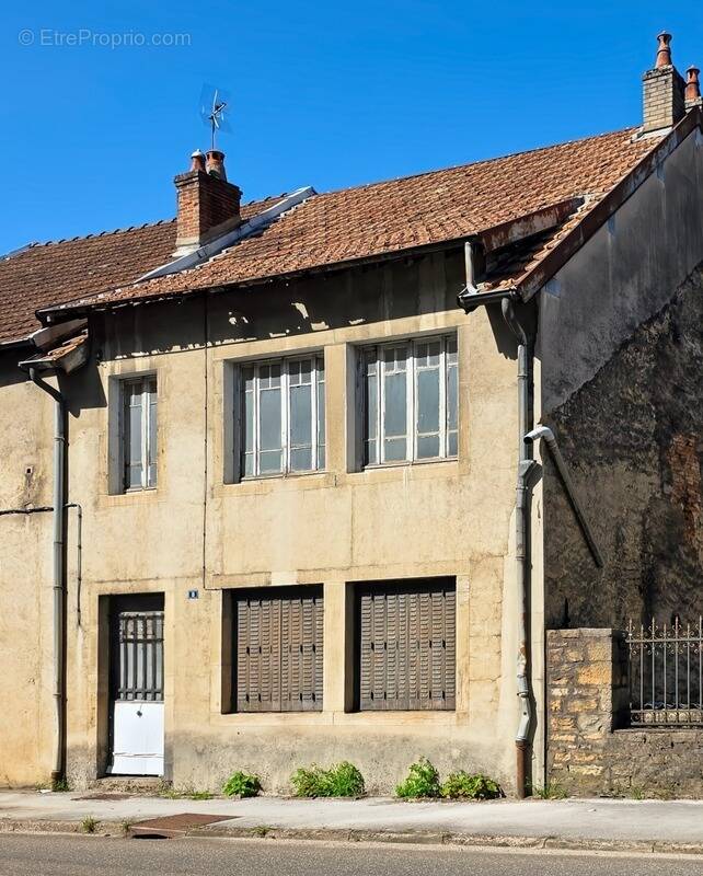 Maison à MONTMOROT
