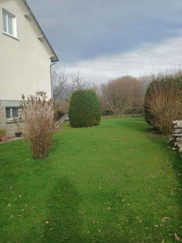 Maison à PEYRAT-LE-CHATEAU