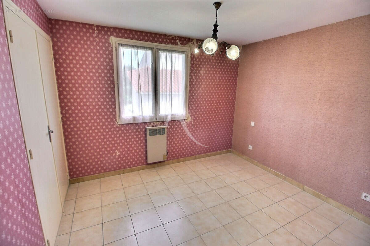 Maison familiale à fort potentiel développant 142 m²  avec 5 chambres sur terrain 3 faces au calme - photo 15