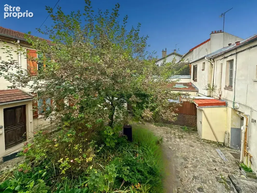 Appartement À Vendre F2 avec combles CENTRE VILLE ROMAINVILLE - photo 2