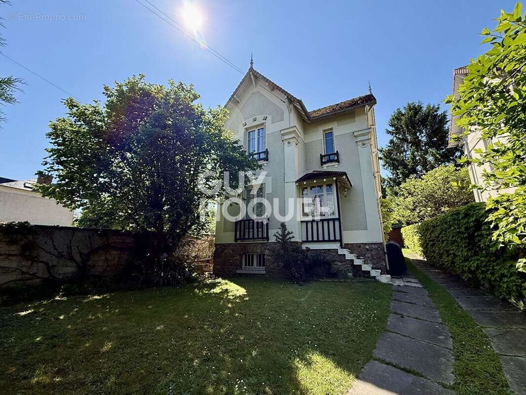 Maison à MEZIERES-SUR-SEINE